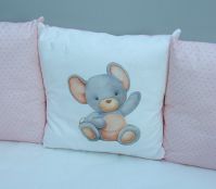 Комплект в кроватку Vikalex Мишкина Компания для овальной кроватки (6 предметов), Горох / Розовый - вид 17 миниатюра